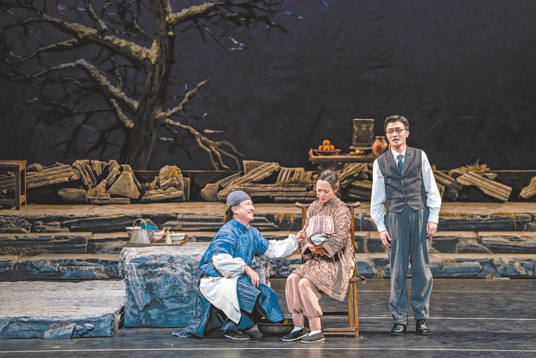 黄盈导演话剧在天桥艺术中心连演三场 《我这半辈子》升级大剧场致敬老舍(黄盈导演话剧在线播放)