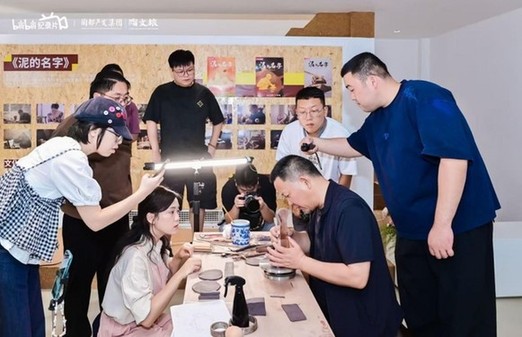 纪录片《泥的名字》精彩继续 让紫砂走进年轻人的生活 纪录片《泥的名字》精彩继续 让紫砂走进年轻人的生活