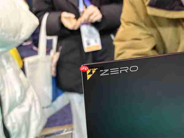 雷神ZERO Air轻薄游戏本实机首秀:仅1.58kg 160W双满血性能释放