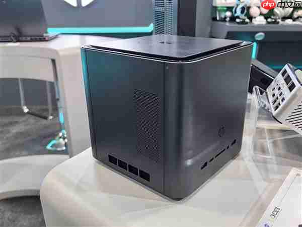 雷神MIX STATION迷你主机亮相:搭载AMD AI Max+ 395处理器