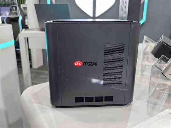 雷神MIX STATION迷你主机亮相:搭载AMD AI Max+ 395处理器