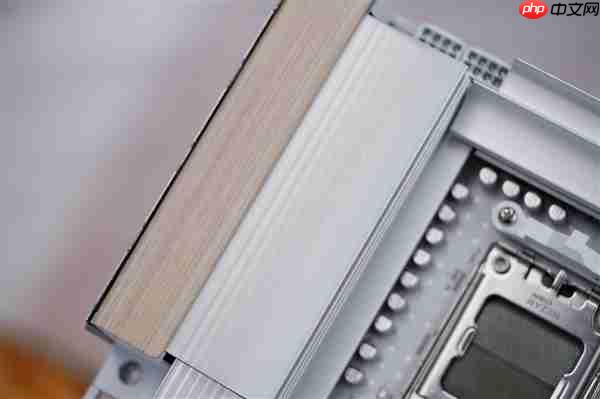 实木+皮革都用上了!技嘉木雕X870E AERO X3D WOOD主板图赏