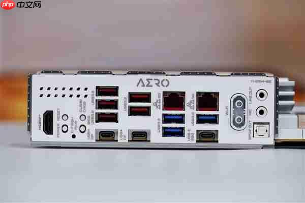 实木+皮革都用上了!技嘉木雕X870E AERO X3D WOOD主板图赏