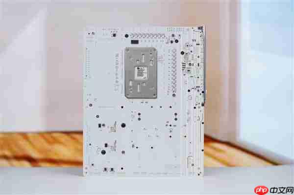 实木+皮革都用上了!技嘉木雕X870E AERO X3D WOOD主板图赏