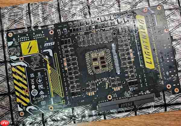 微星旗舰卡皇!RTX 5090 Lightning Z曝光:双12V-2×6接口、40相供电