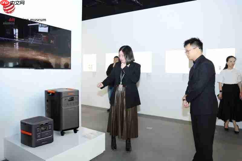 华宝新能两款旗舰亮相厦门红点设计博物馆，见证中国设计美学力量