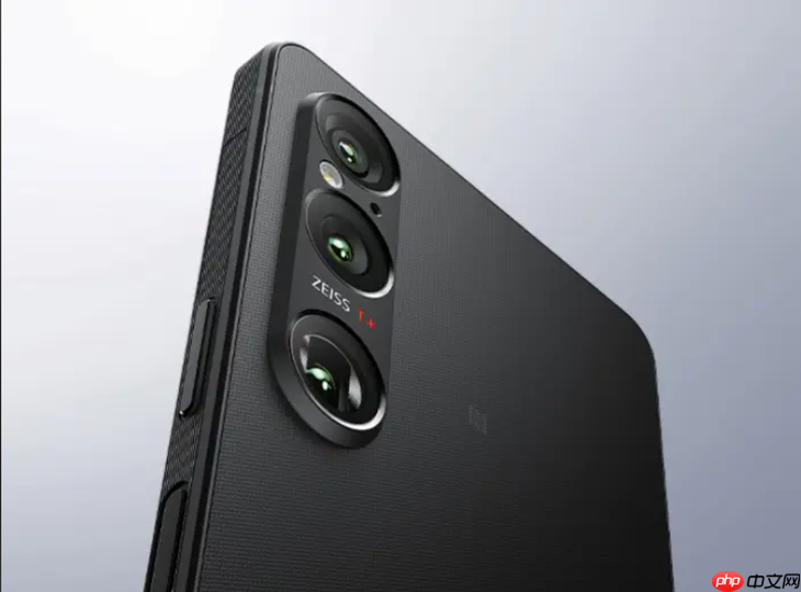 小米17 Ultra杀疯了!徕卡可乐标+3X至7X连续光变