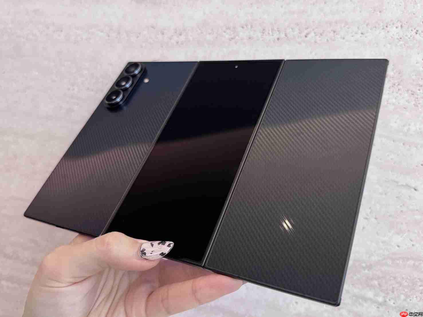 摺叠机天花板!三星Galaxy Z TriFold三摺机10吋巨幕 大展双内摺设计工艺