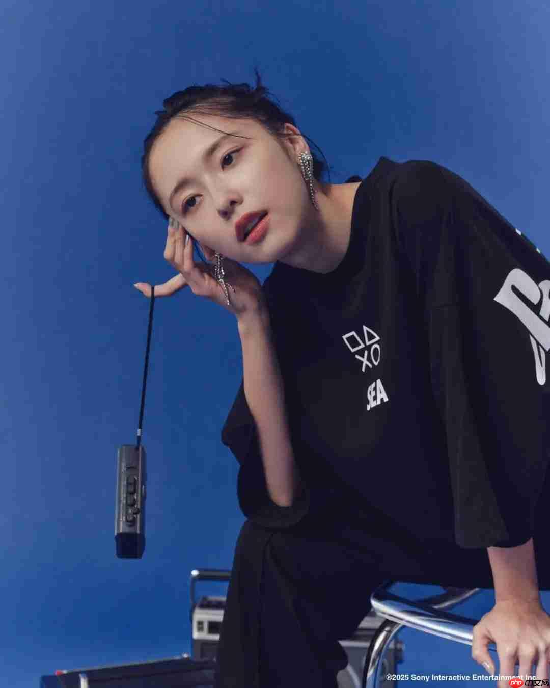 买PS5的钱回来了! 《寂静岭f》主演加藤小夏成为PS品牌大使并发布品牌服装靓照