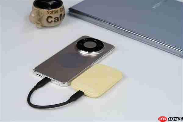 可磁吸绝配iPhone!长江存储致态灵潮流版移动SSD 2TB图赏