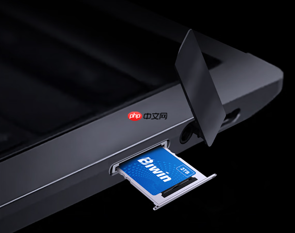 最小消费级固态硬盘来了!国产佰维Mini SSD CL100正式发布:半枚硬币大小 599元起