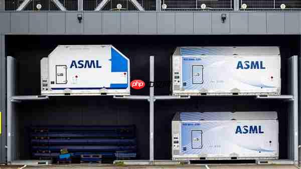 ASML遭炮轰：DUV光刻机也不能卖给中国！可能涉军