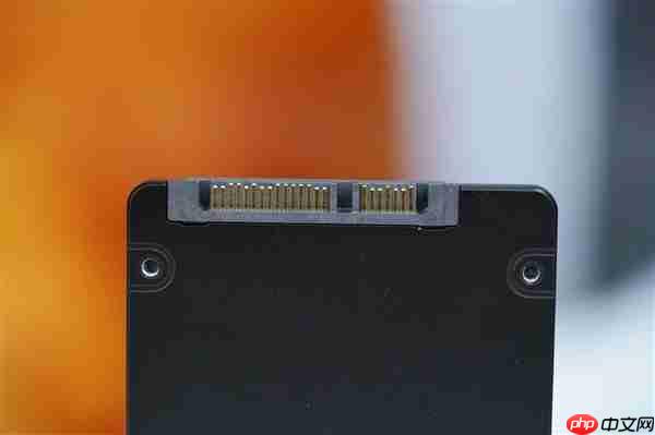 SATA SSD顶尖水平！长江存储SE006 960GB图赏