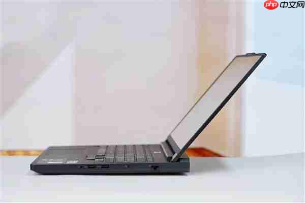 专业OLED超竞屏!联想拯救者Y9000P 2025AI元启游戏本图赏