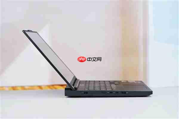 专业OLED超竞屏!联想拯救者Y9000P 2025AI元启游戏本图赏