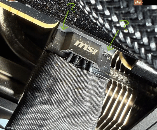 RTX 5090又烧了!直接熔化焊死在GPU接口上取不下来