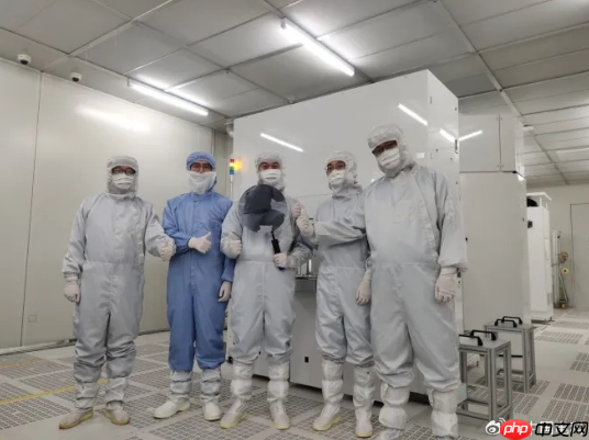 我国大尺寸半导体材料实现关键突破：首枚12英寸硅外延产品下线