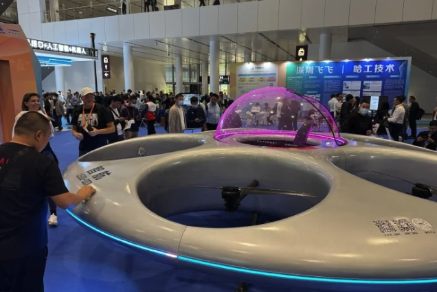 UFO现身高交会？全球首款载人飞碟正式亮相本届高交会8号馆 - php中文网