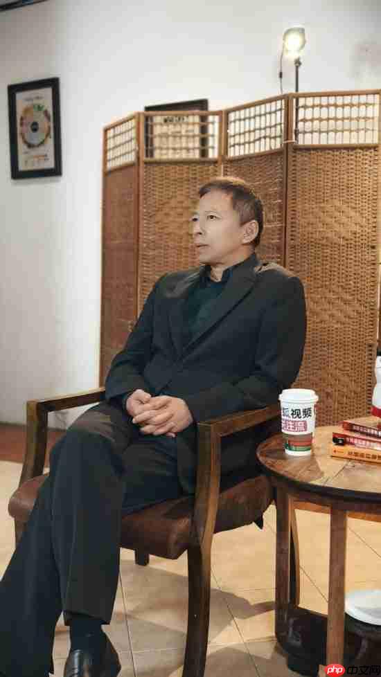 搜狐创始人张朝阳回应“直播物理课”：人生一定要折腾，要积极地做事情