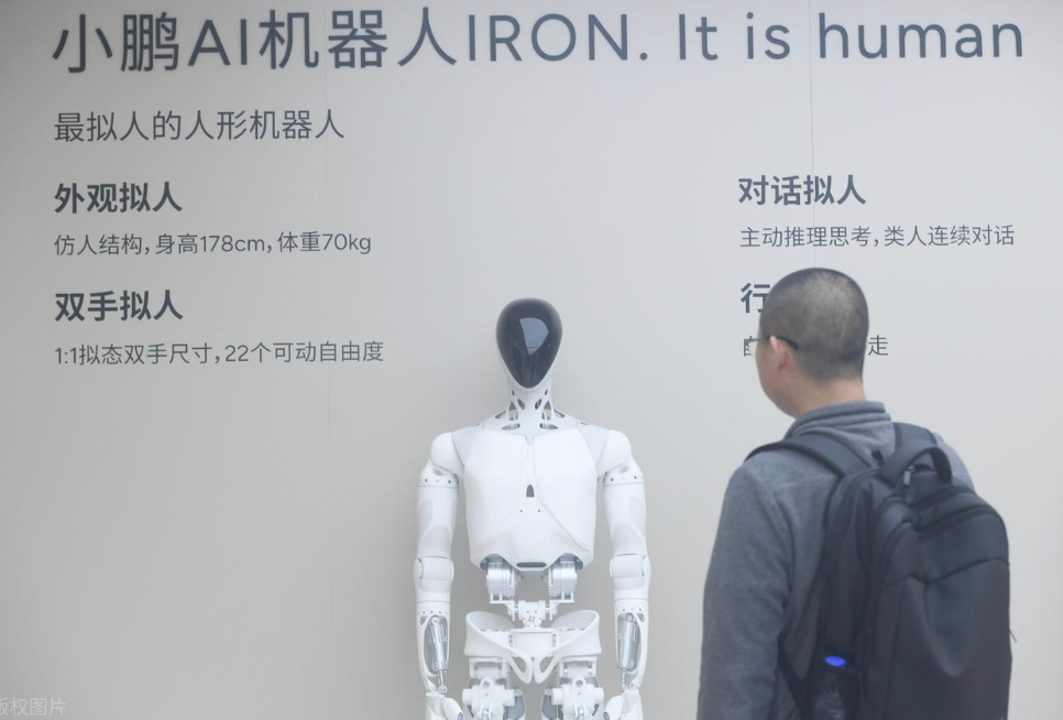 史上最委屈机器人：因太像人，被逼“扒皮”自证