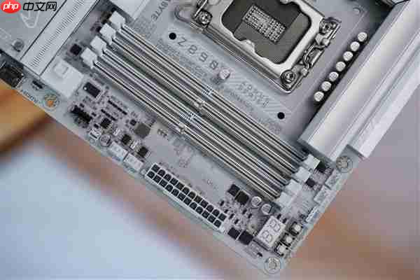 雪景房主机必看！技嘉电竞冰雕Z890 AORUS PRO ICE主板图赏