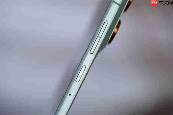 5.99mm超薄机身!联想moto X70 Air图赏