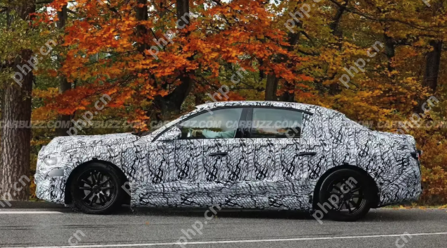 告别圆润设计，奔驰纯电E级路试曝光，续航或超800公里