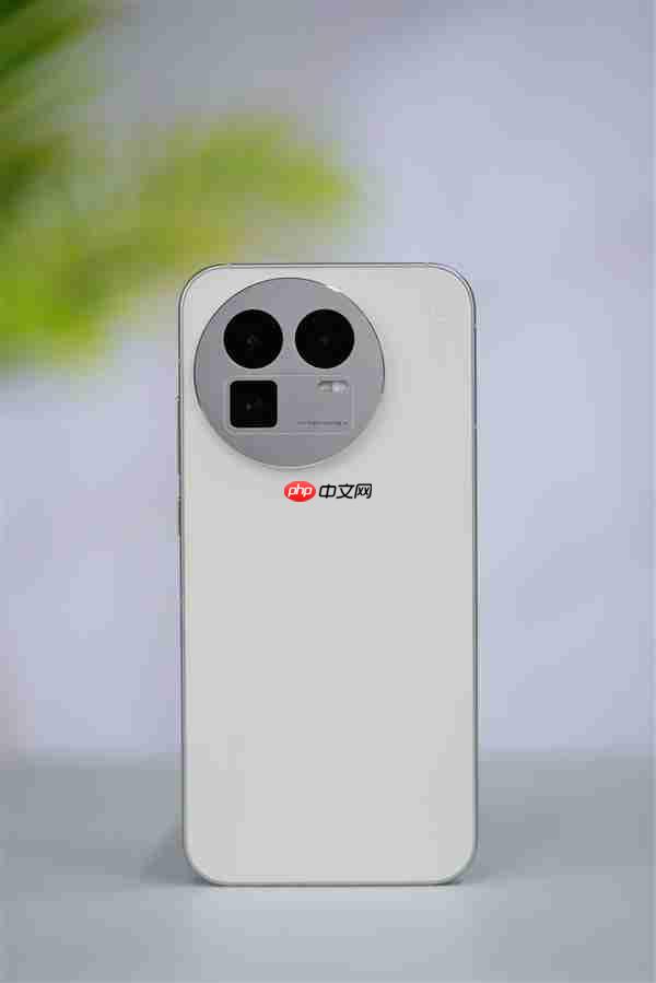 全球首发理光GR影像！真我GT8 Pro图赏