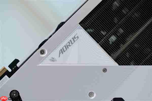 精美纯白设计！技嘉AUROS RTX 5080 MASTER ICE显卡图赏