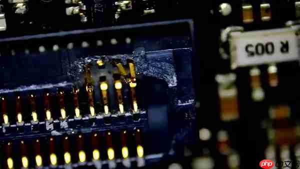 严重警告!RTX 5090 FE内部接口十分脆弱 坏了根本没法修