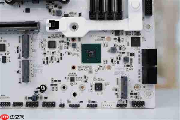 白色高颜值主板!七彩虹CVN B850 ARK FROZEN v14方舟图赏