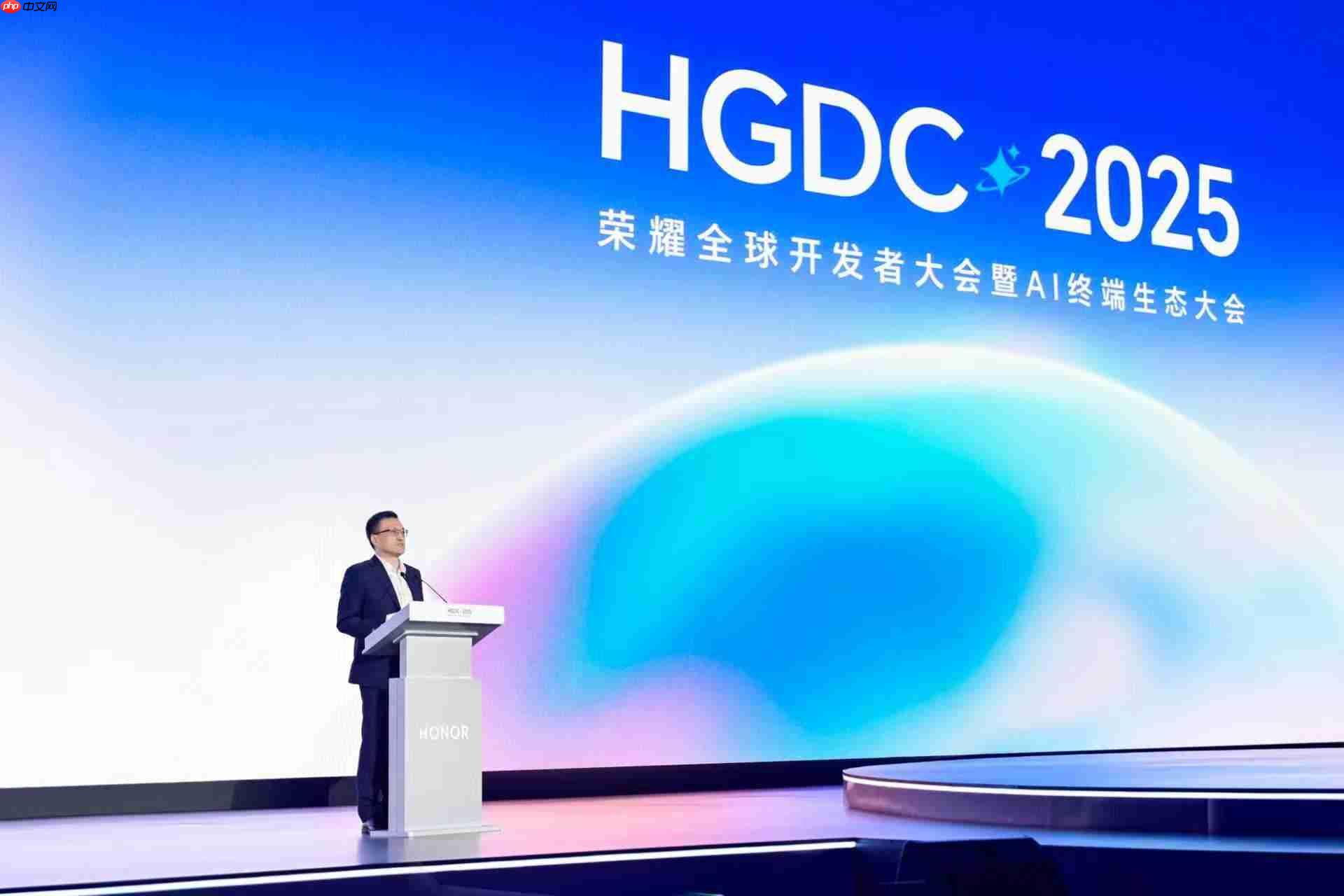 荣耀正式发布HONOR AI Connect平台:以“三重赋能”构建智能硬件新生态