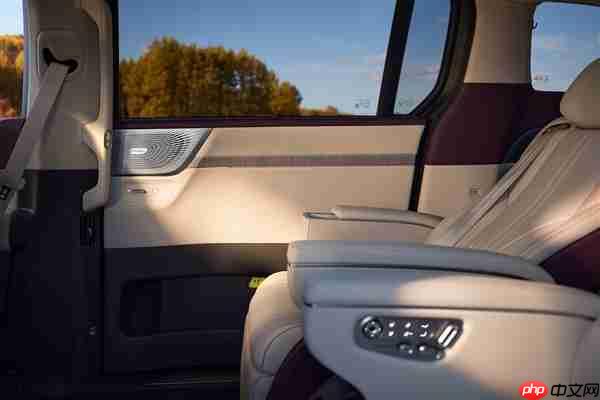 配60升大油箱 小鹏X9增程版内饰公开：全车用4.2米进口真木