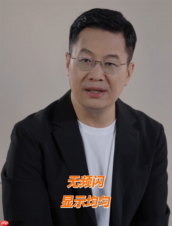 卢伟冰晒REDMI K90 Pro Max与iPhone 17 Pro Max屏幕对比：护眼碾压