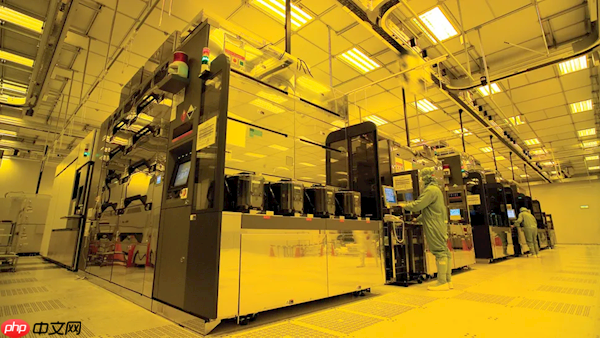 台积电“银色高速公路”首度公开!EUV光刻机生产芯片全程曝光