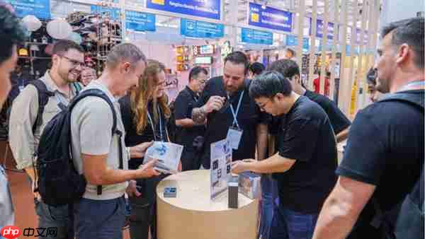 广交会热度不减 时空壶W4与W4Pro差异化设计引众多外商体验