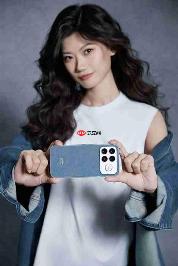 产品经理亲自当模特 REDMI K90 Pro Max丹宁色实拍 网友：又美又飒