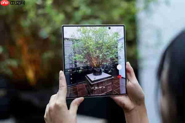 智汇风雅 臻启新章 心系天下三星W26全渠道开售