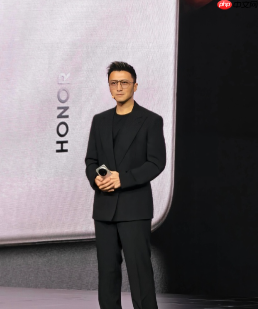 谢霆锋亮相荣耀发布会!CEO李健深情透露背后合作原因