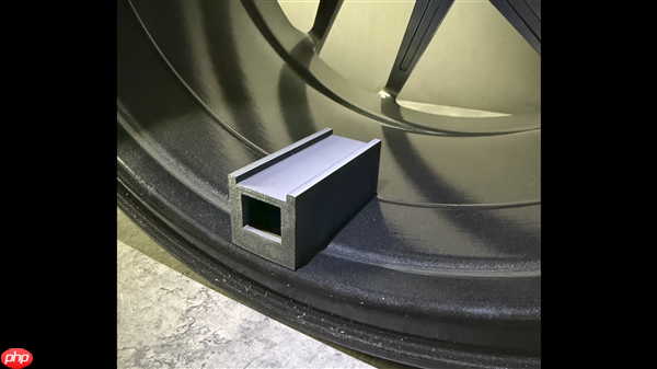 RTX 5080整机塞进保时捷911轮毂！通过钥匙开机重启