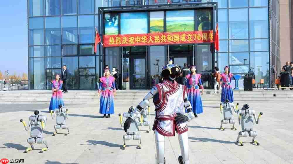 “机器人指挥官”与“机械巡逻员”上岗执勤！ 乌兰哈达火山景区用科技打造文旅新体验