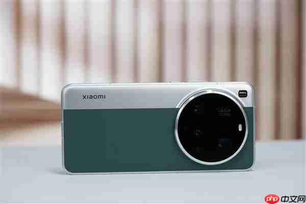 优惠500元！小米15 Ultra上市后首次调价 卢伟冰：唯一的一皇一后组合