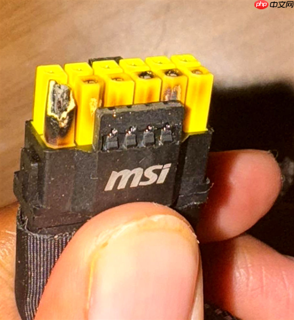 网友连续烧了两块RTX 5090!都是12V-2x6供电接口惹的祸