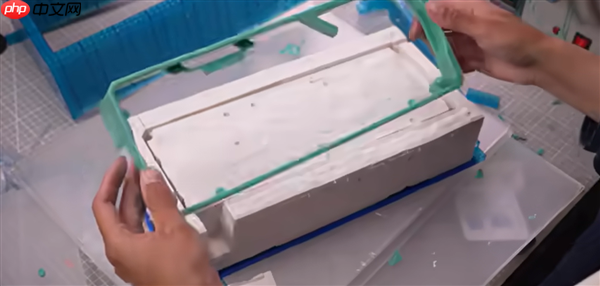 揭秘全球唯一黄金版RTX 5090D!6公斤黄金 神秘大佬买走