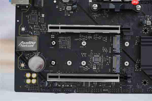 高性价比游戏利器！七彩虹战斧B850M超级黑刃主板图赏