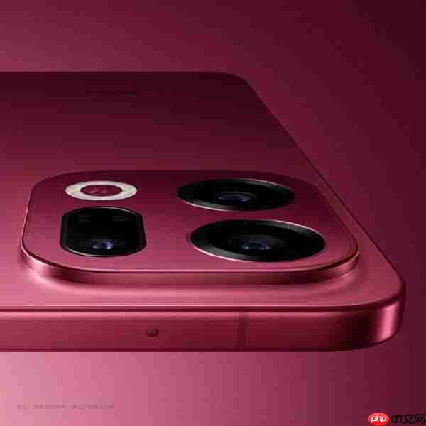 OPPO Find X9系列特别色亮相：红色机身 独创绒砂工艺