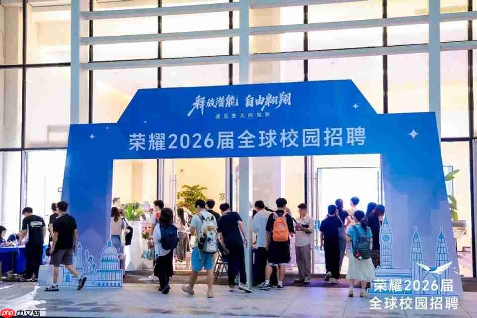 应届生的职场“减负buff”,荣耀AI做对了几件事?