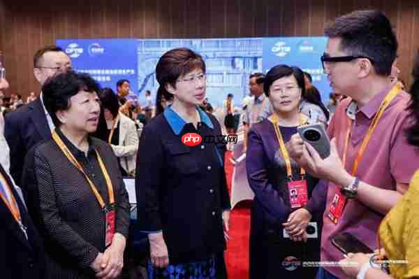 引领AI办公新变革：新一代智能硬件360 AI Note亮相北京服贸会