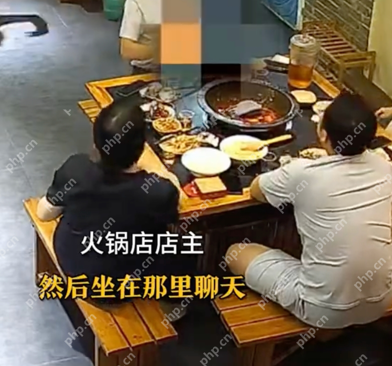 男孩玩耍将拖鞋踢进顾客火锅 店家回应:并未追究 - php中文网