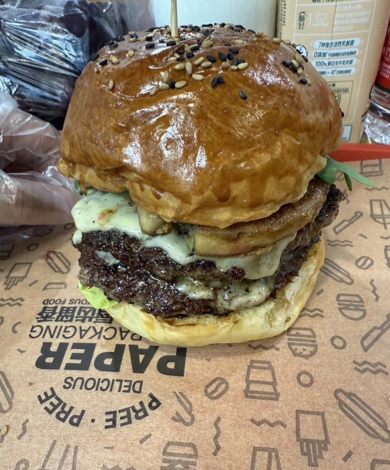 复旦食堂鹅肝汉堡爆火：40吃到外面大几十的水平 - php中文网